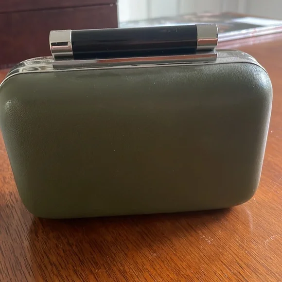 NWT Diane Vonfurstenberg green clutch 5.5 x 4 x 2 Von Furstenberg - Picture 2 of 11